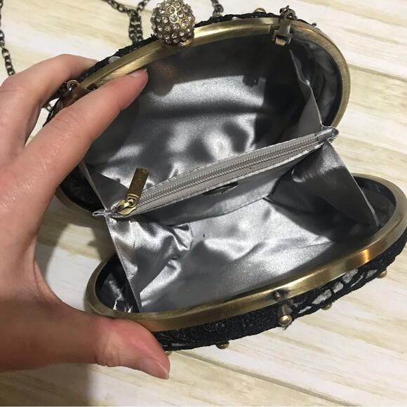 Darling Vintage Hard Shell Oval Black Lace Rhinestone Clasp Chain‎ Evening Bag - Picture 5 of 9